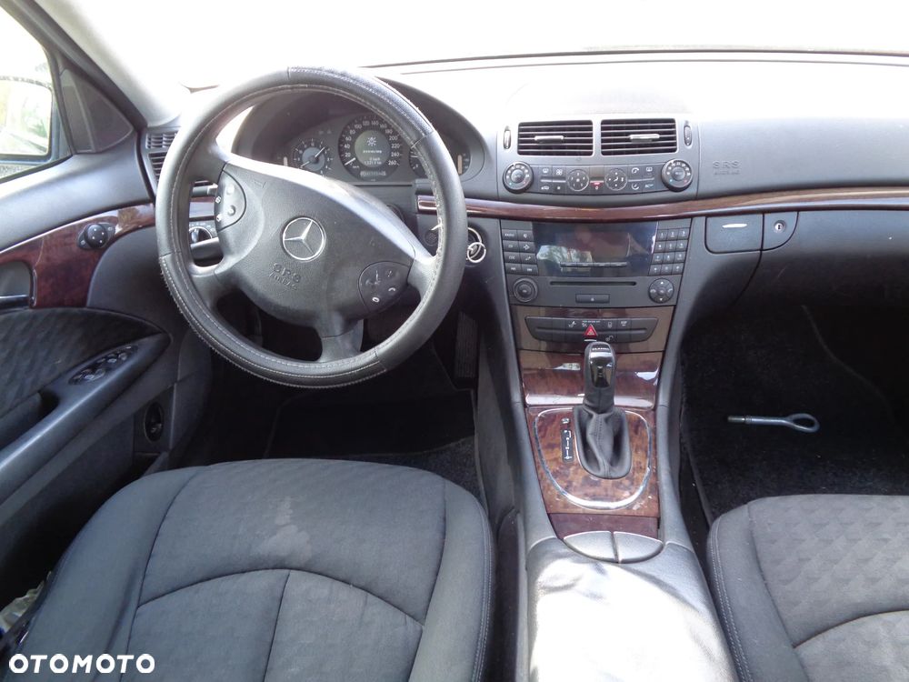 Mercedes-Benz Klasa E 200 CDI Elegance DPF - 13
