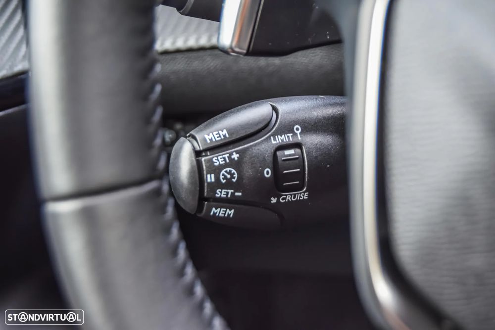 Peugeot 2008 1.2 Hybrid Allure e-DCS6 - 26