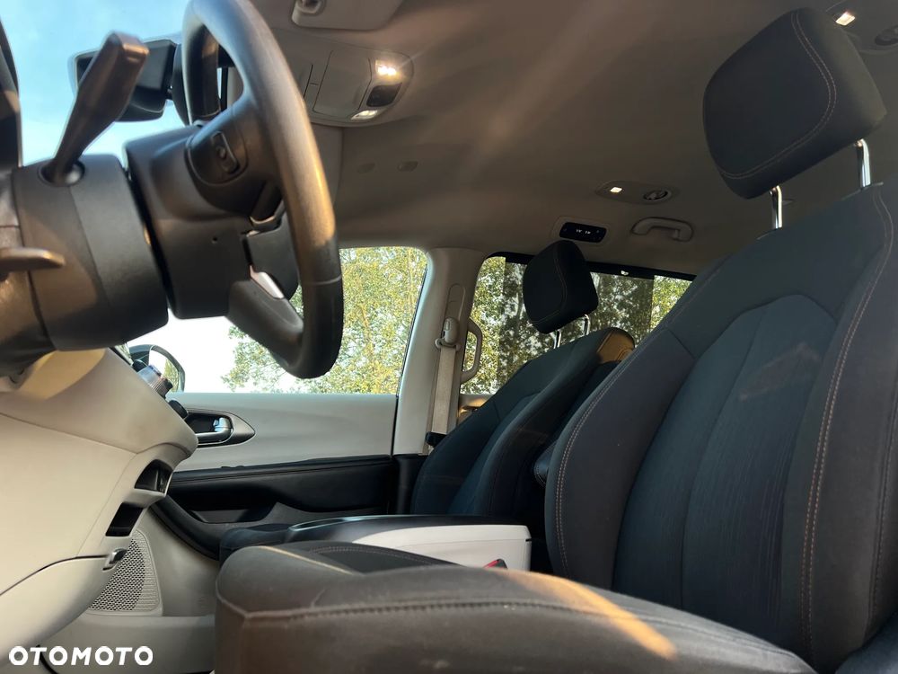 Chrysler Pacifica - 15