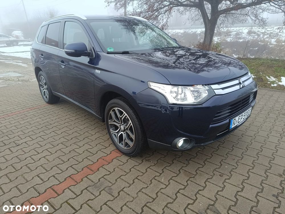 Mitsubishi Outlander 2.0 Invite + 2WD - 9