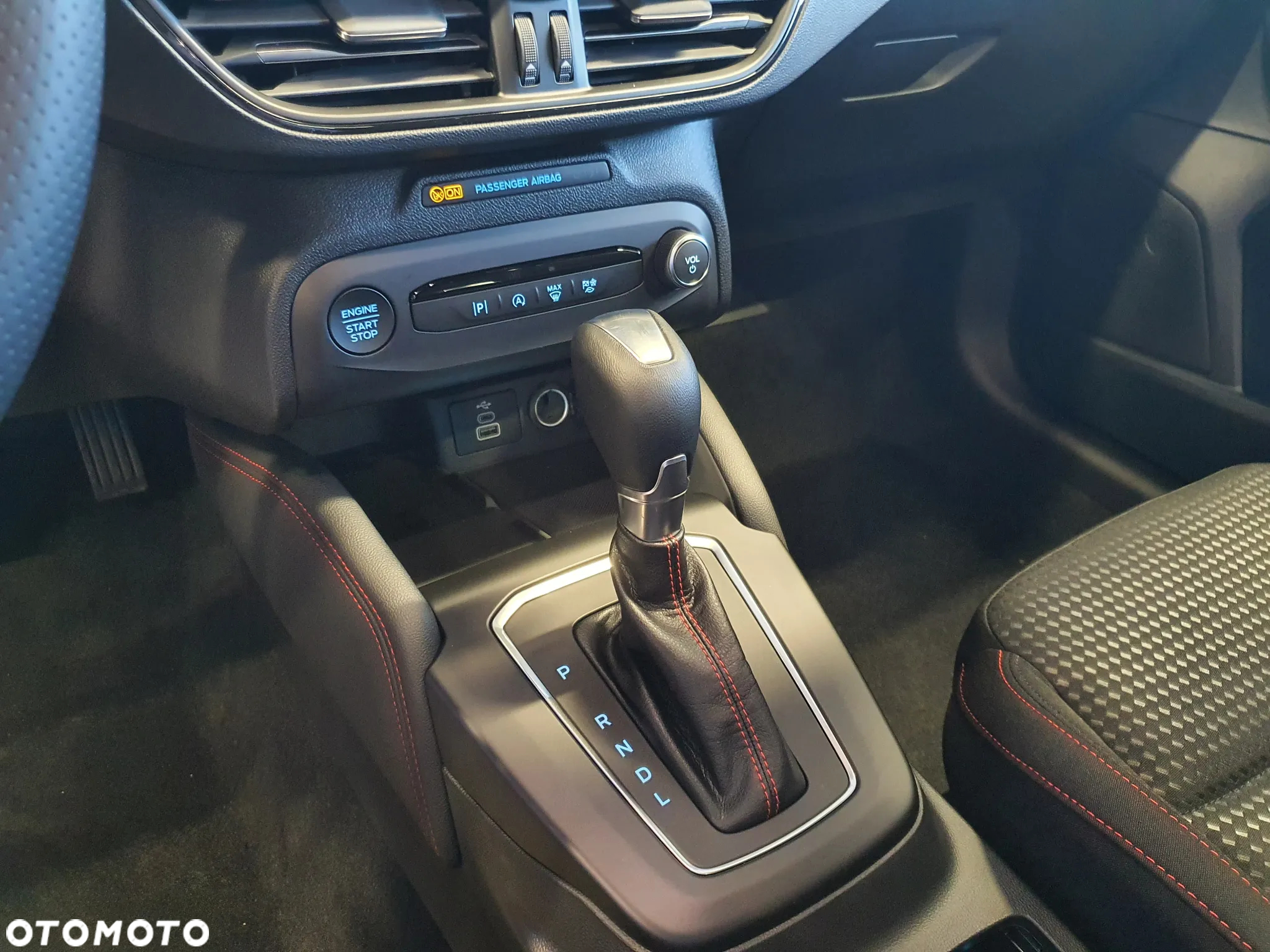 Ford Focus 1.0 EcoBoost mHEV ST-Line X - 22