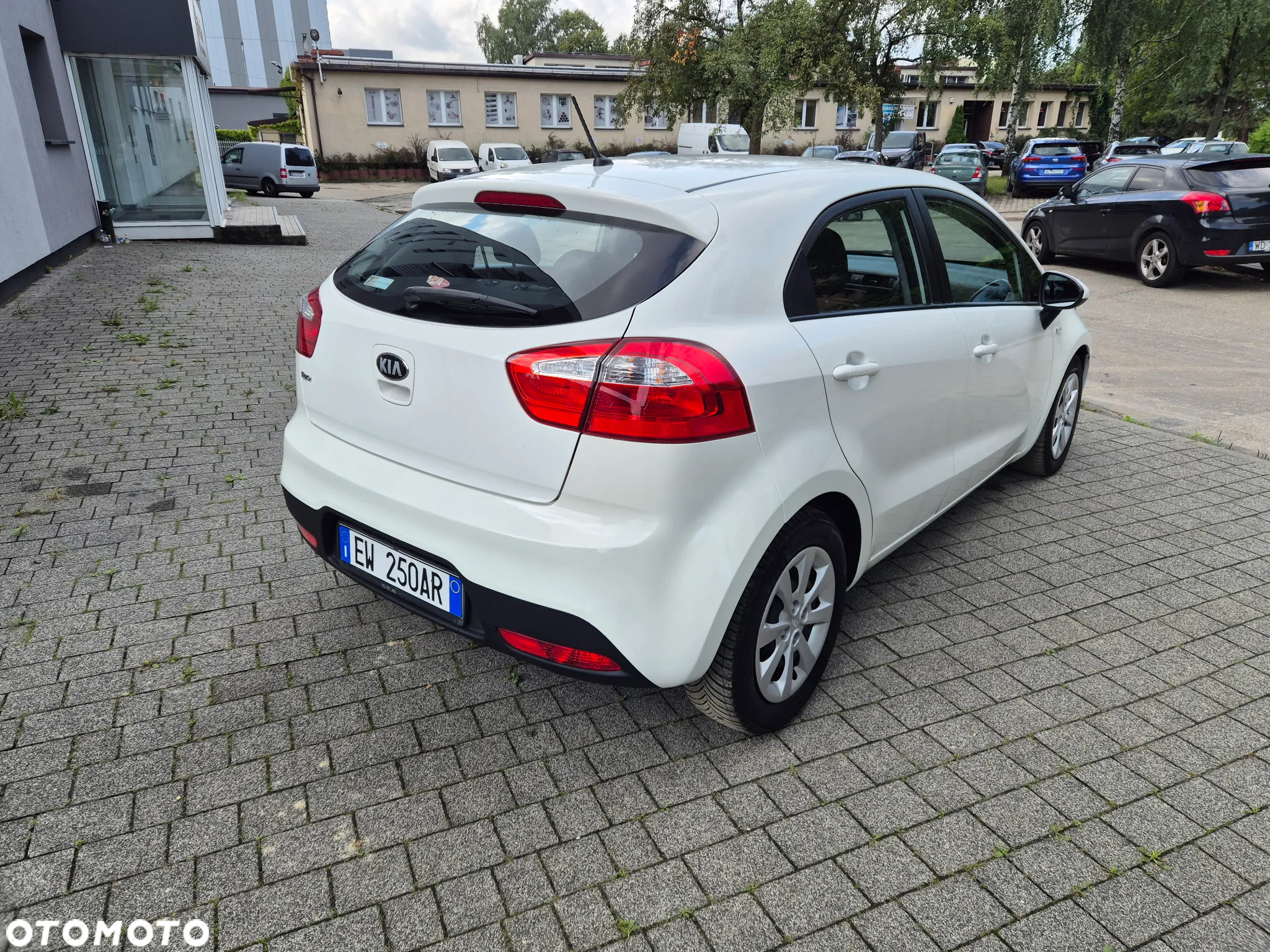 Kia Rio 1.2 L - 6