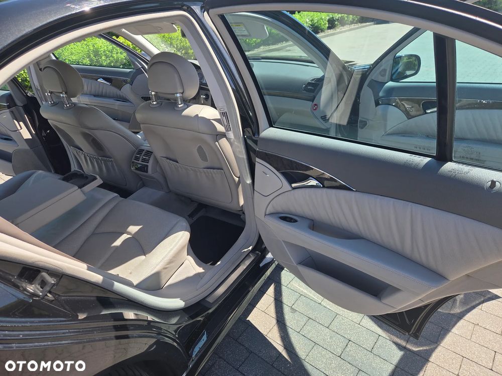 Mercedes-Benz Klasa E 500 4Matic Automatik Avantgarde - 25