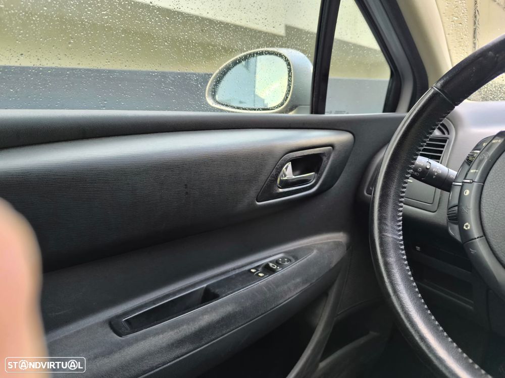 Citroën C4 1.6 HDi FAP VTR - 13