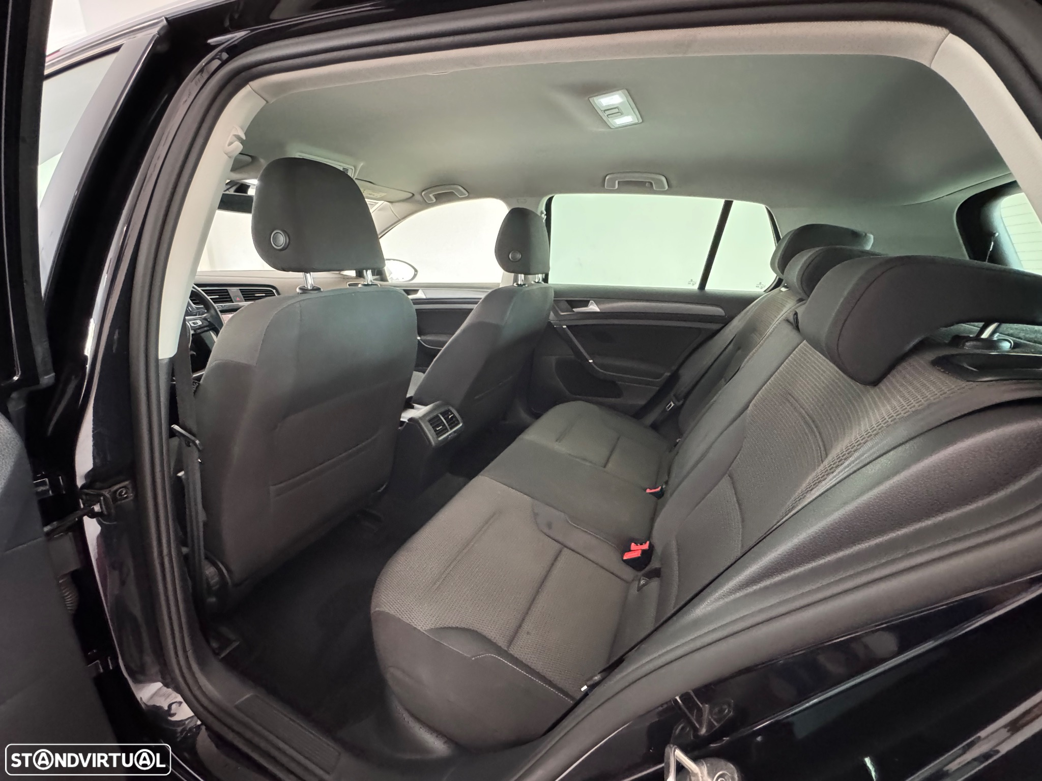 VW Golf 1.6 TDI Confortline - 21