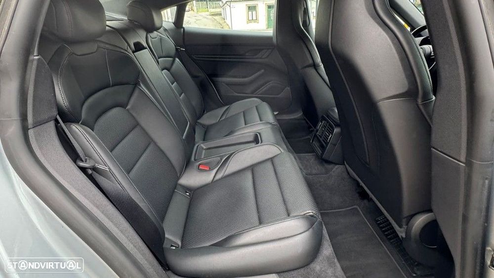 Porsche Taycan 4S - 18