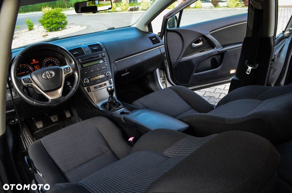 Toyota Avensis 1.8 Comfort - 28