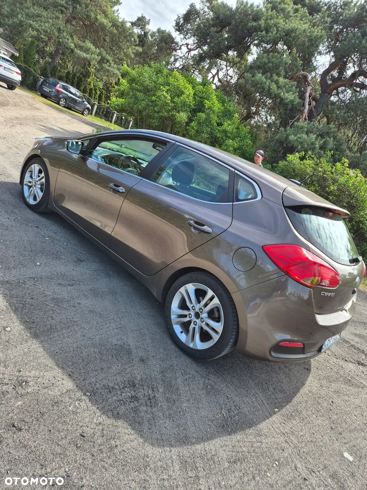 Kia Ceed - 8