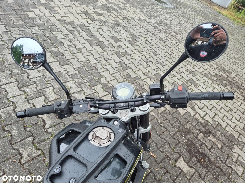 Husqvarna Svartpilen - 22