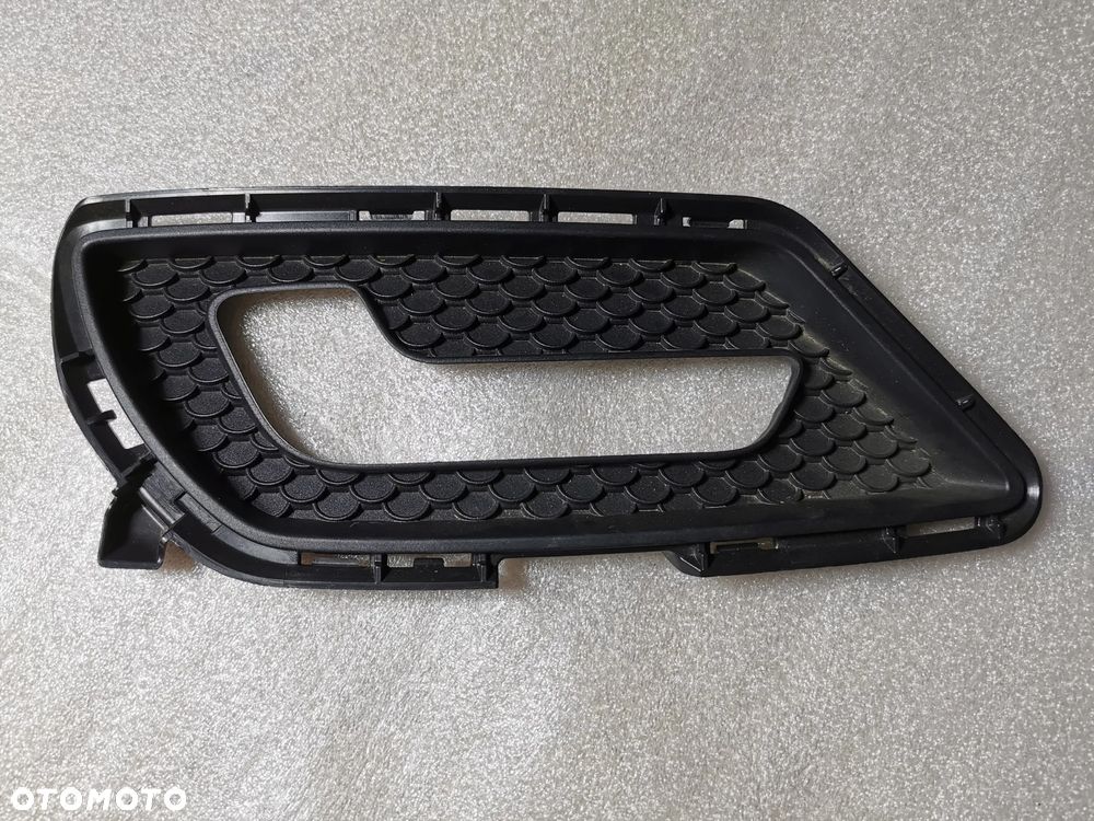 Mercedes E klasa W207 C207 coupe cabrio AMG Kratka zderzaka lewa lewy przód A2078852202