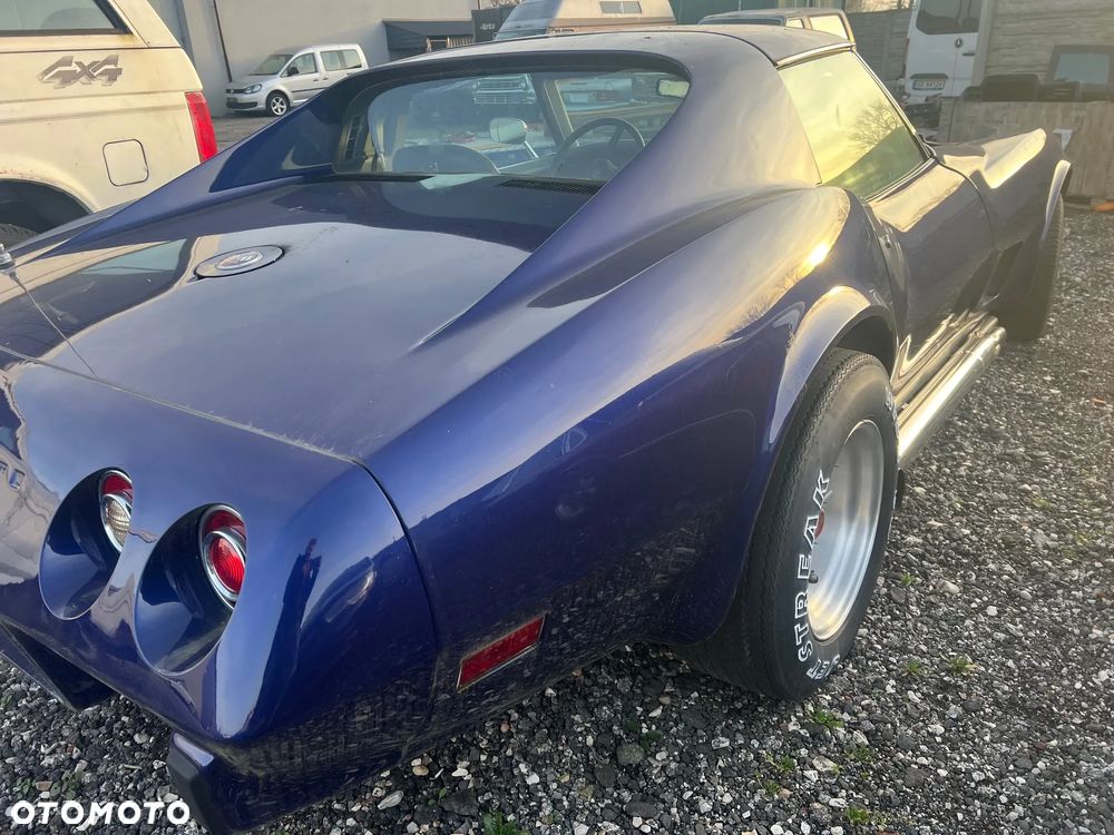 Chevrolet Corvette - 24