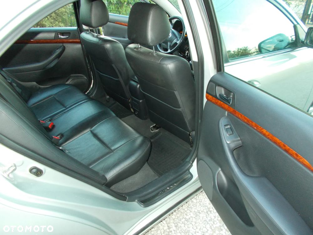 Toyota Avensis 2.0 D-4D Sol - 4