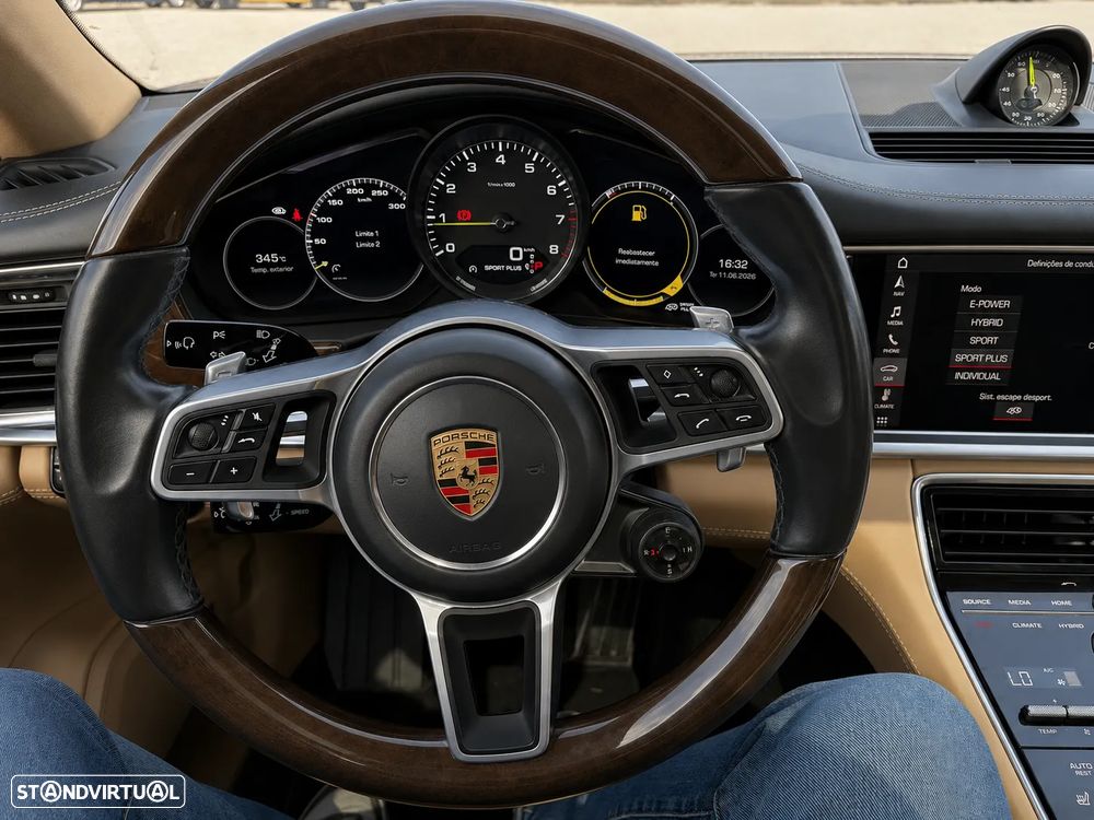 Porsche Panamera 4 E-Hybrid Platinum Edition - 10