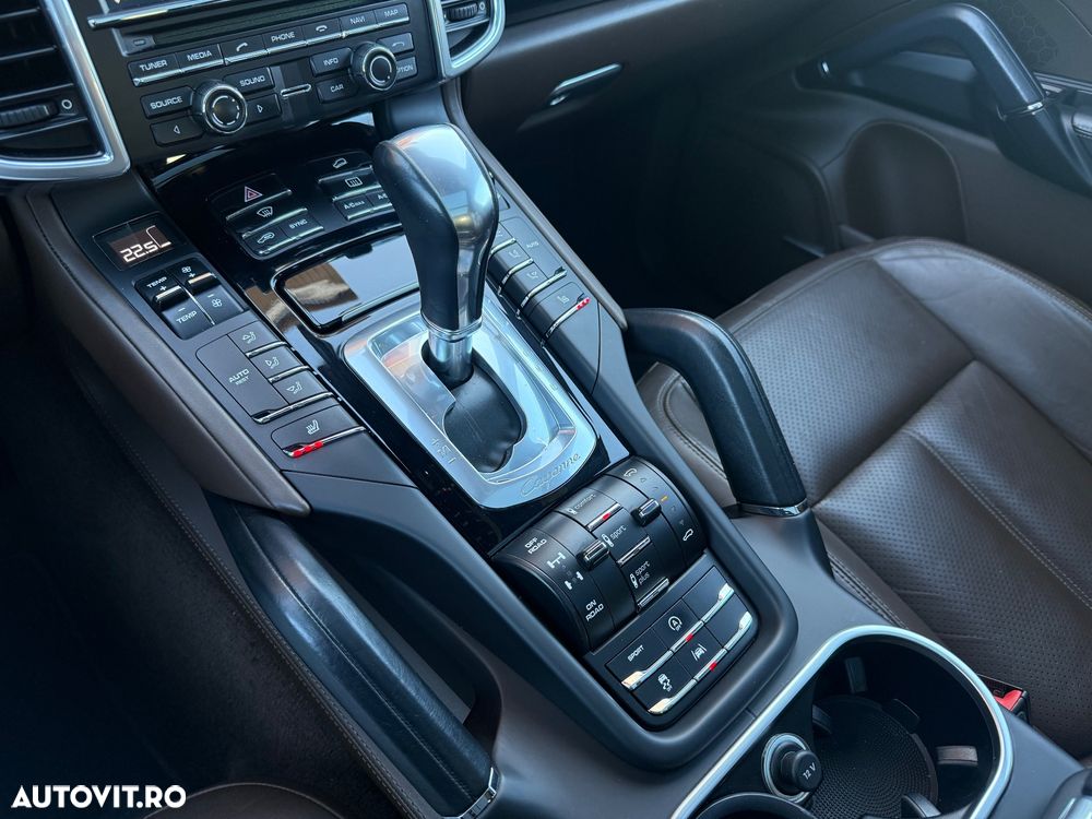 Porsche Cayenne - 29