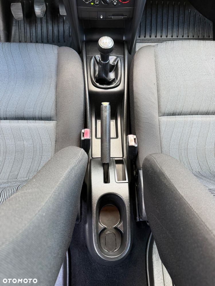 Peugeot 207 - 23