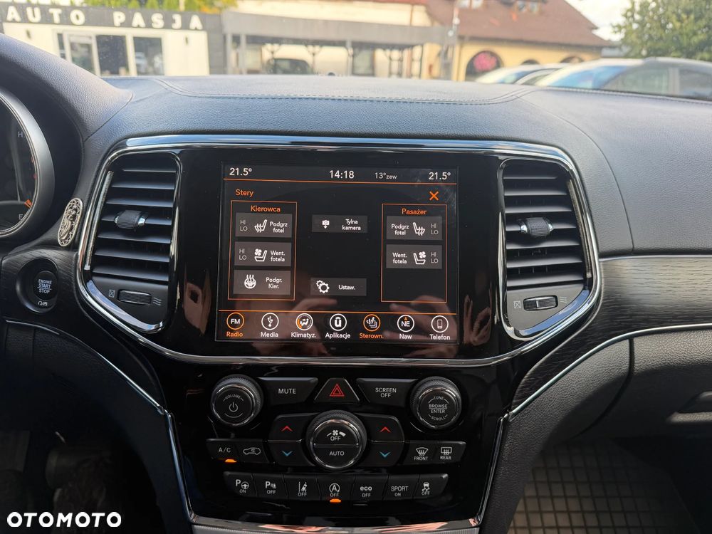 Jeep Grand Cherokee - 30
