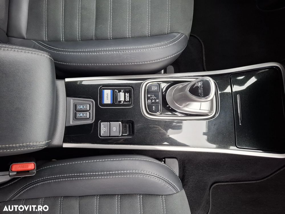 Mitsubishi Outlander PHEV 2.4 L 4X4 Instyle+ - 10