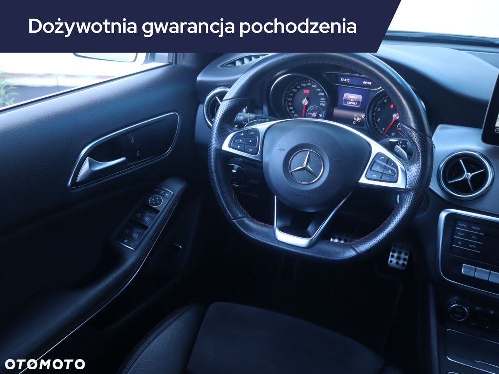 Mercedes-Benz GLA - 9