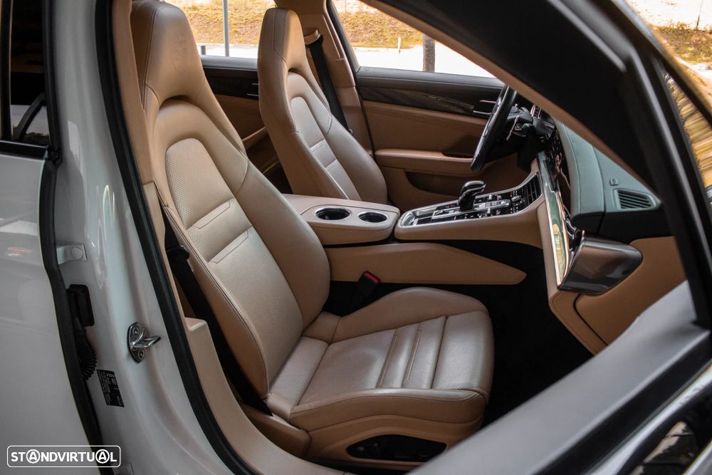 Porsche Panamera 4 E-Hybrid Platinum Edition - 30