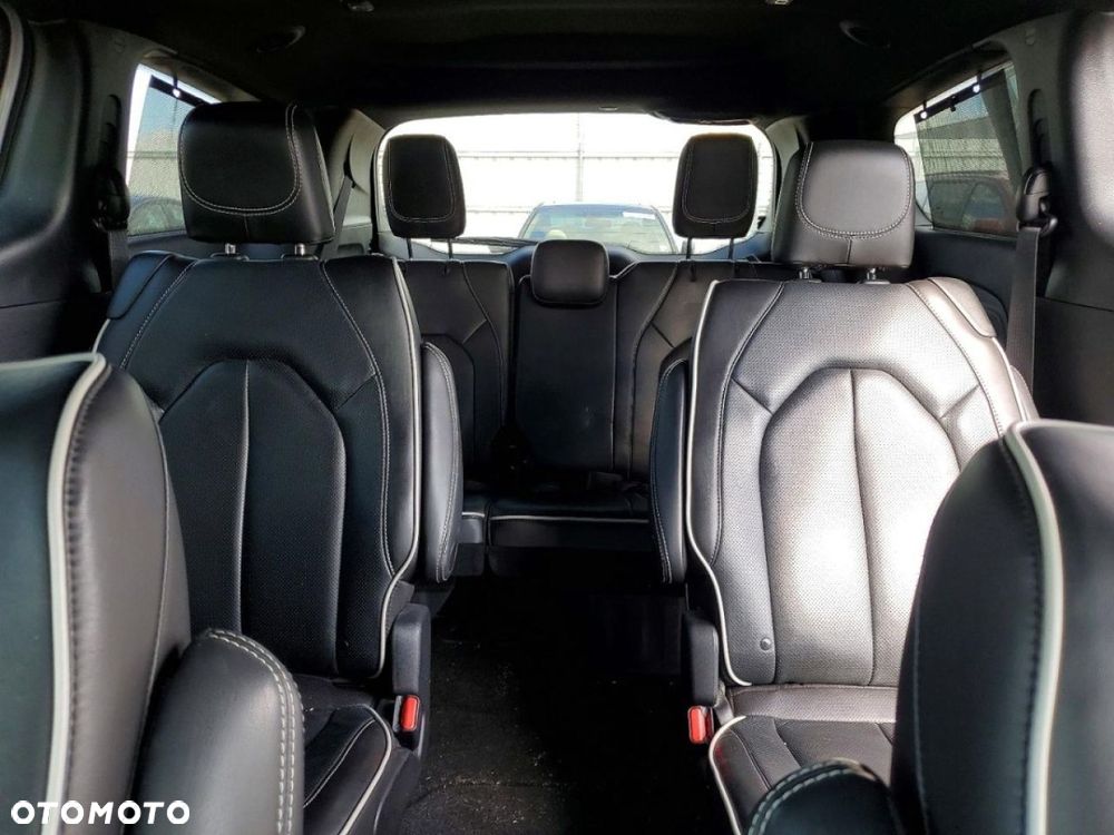 Chrysler Pacifica - 9