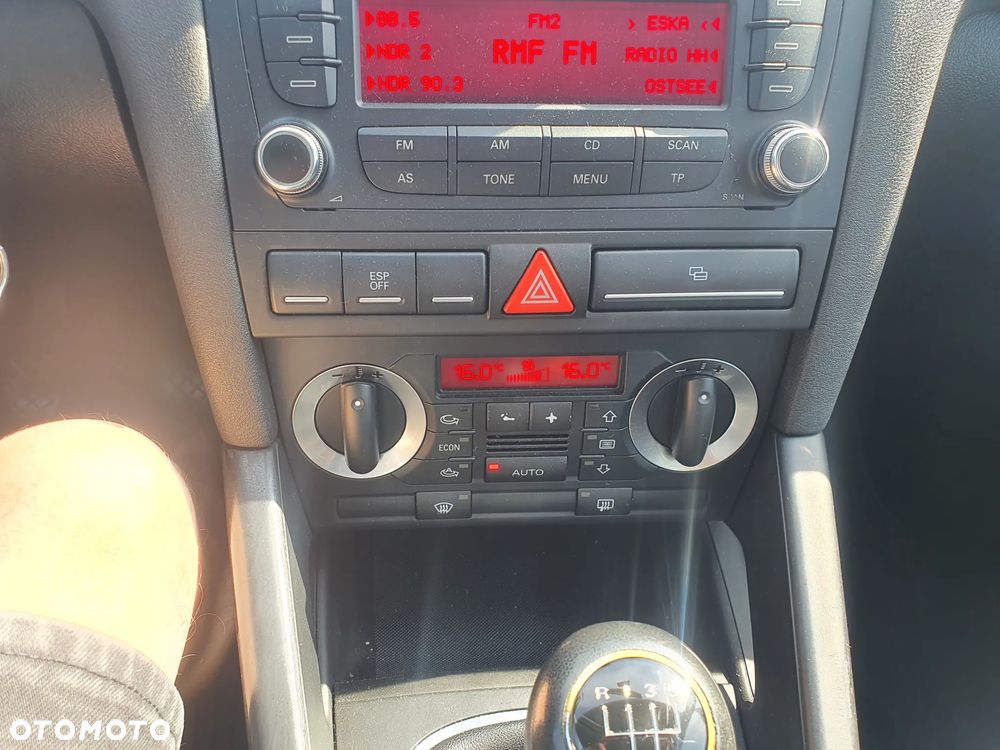 Audi A3 Sportback 1.6 S line Sportpaket plus - 16