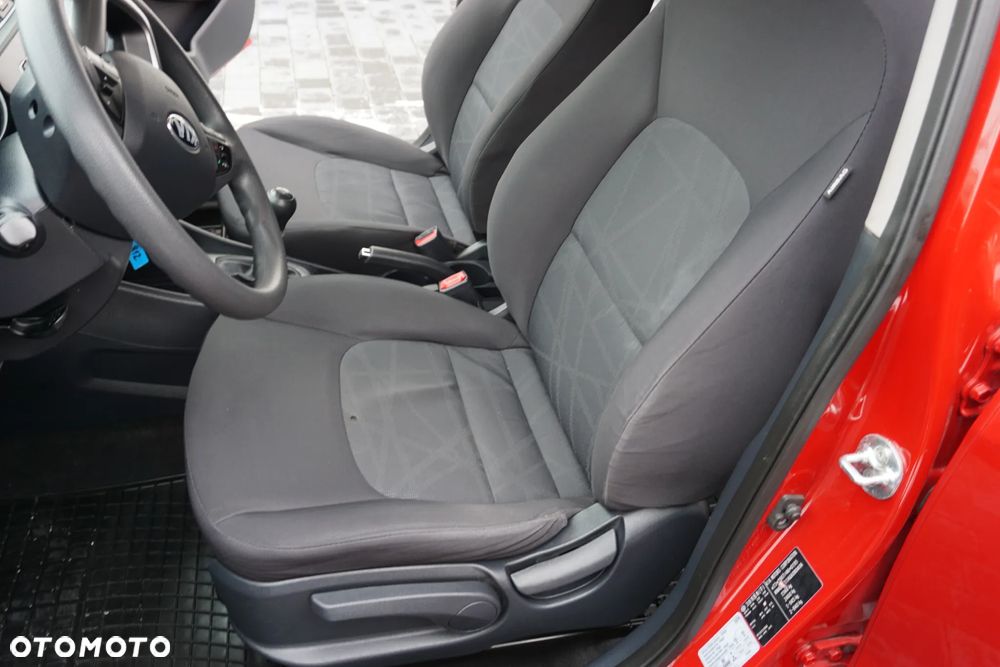 Kia Rio 1.2 L - 12