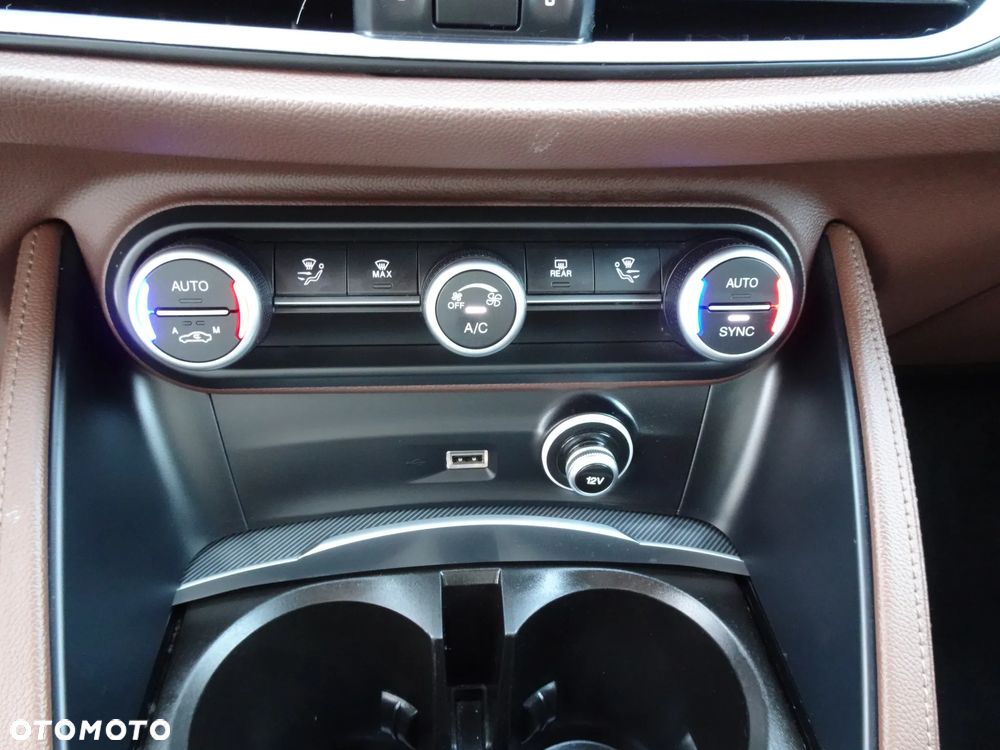 Alfa Romeo Stelvio 2.0 Turbo Sprint Q4 - 38