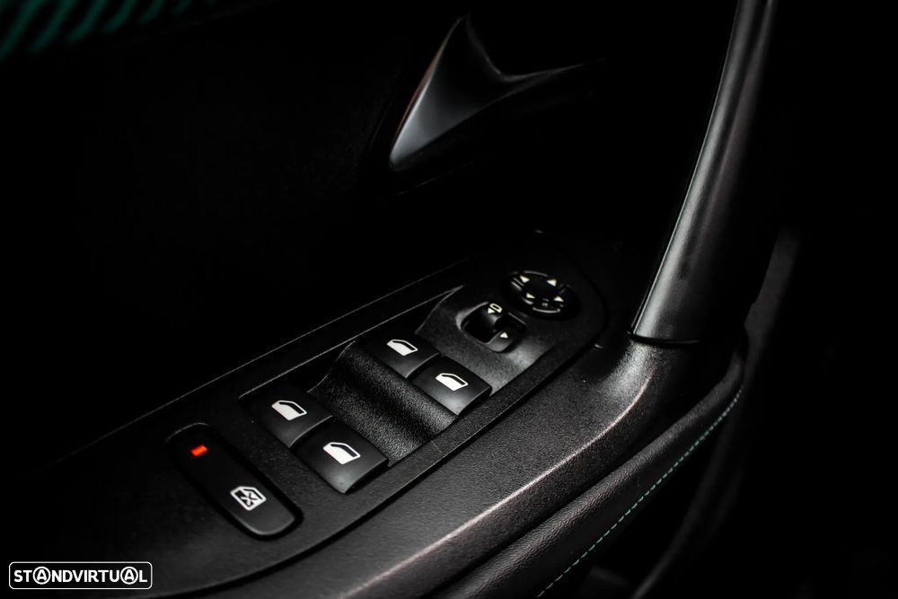 Peugeot e-2008 Allure - 20