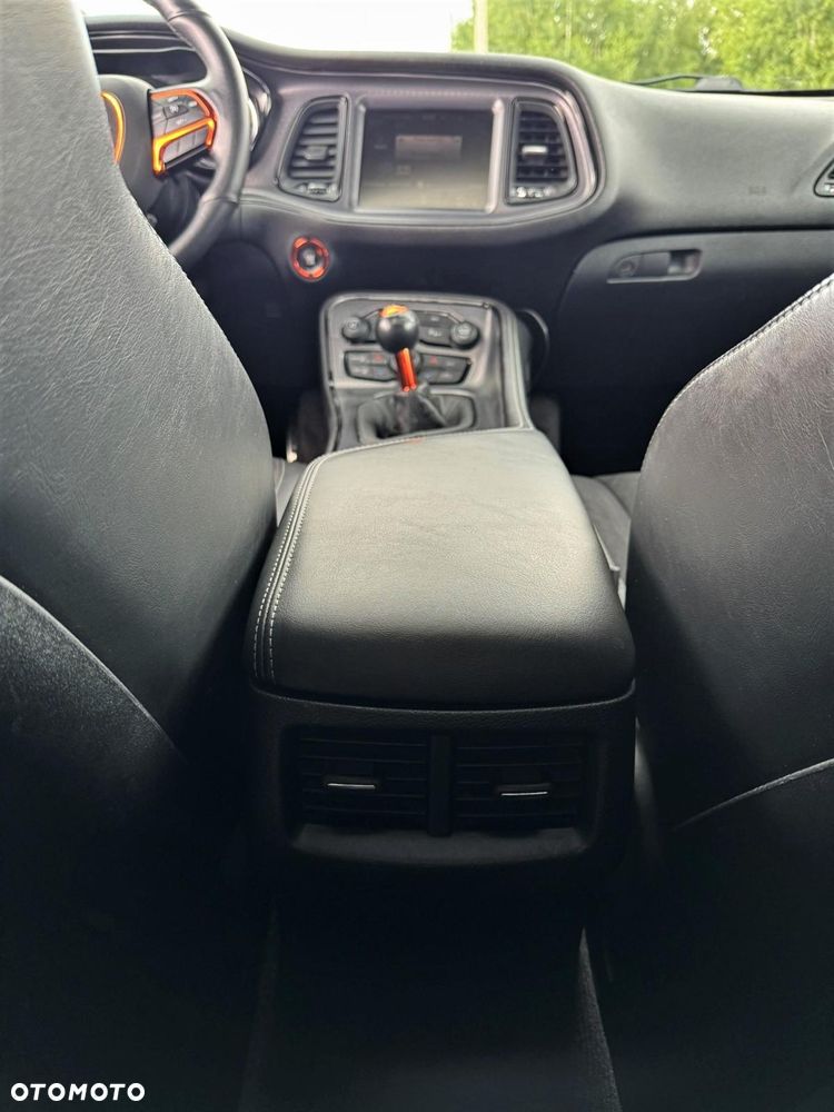 Dodge Challenger - 24