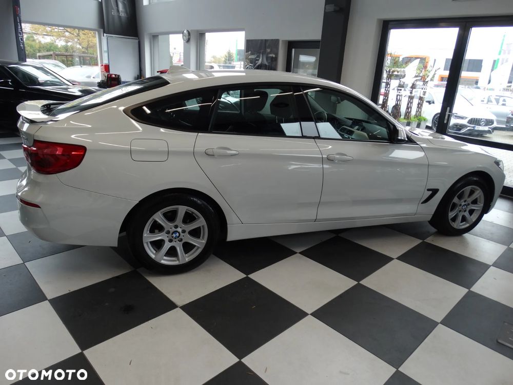 BMW Seria 3 318d Luxury Line - 14