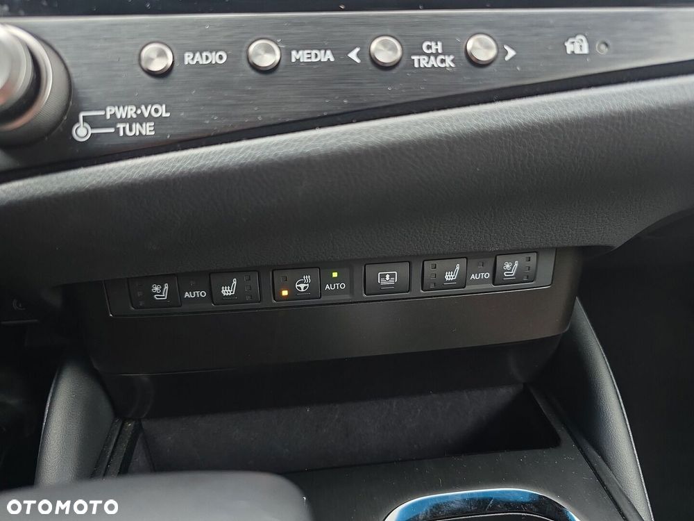 Lexus ES 2025