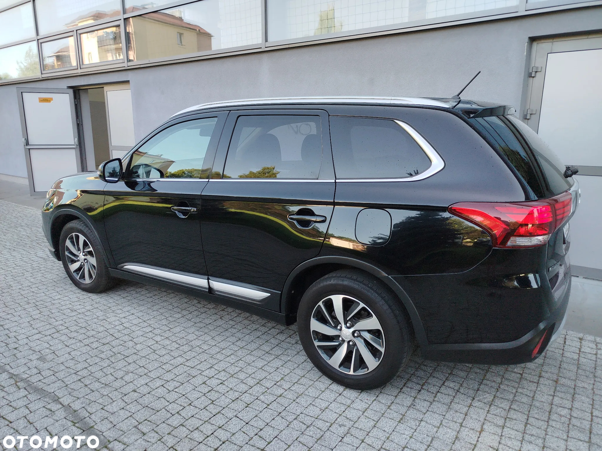 Mitsubishi Outlander 2.2 DI-D 4WD Automatik Diamant Edition - 3
