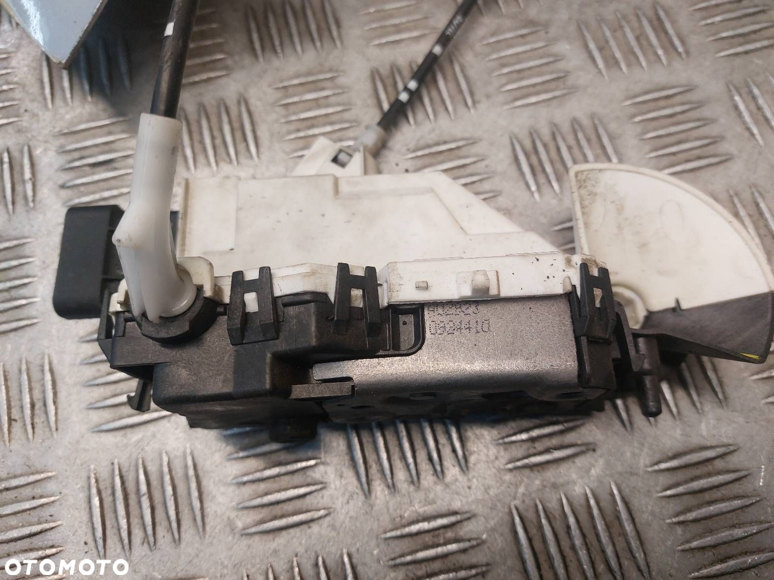 ZAMEK DRZWI LEWY PRZÓD KLAMKI CITROEN BERLINGO II 828406 1198G4 303965 - 2