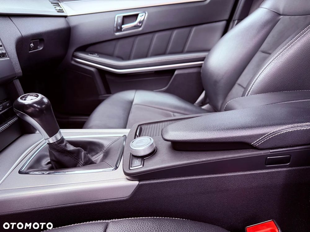 Mercedes-Benz Klasa E 200 CGI BlueEffICIENCY - 23