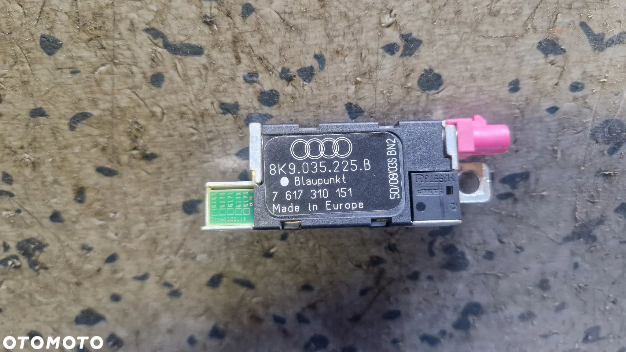 AUDI A4 B8 WZMACNIACZ ANTENY 8K9035225B - 1