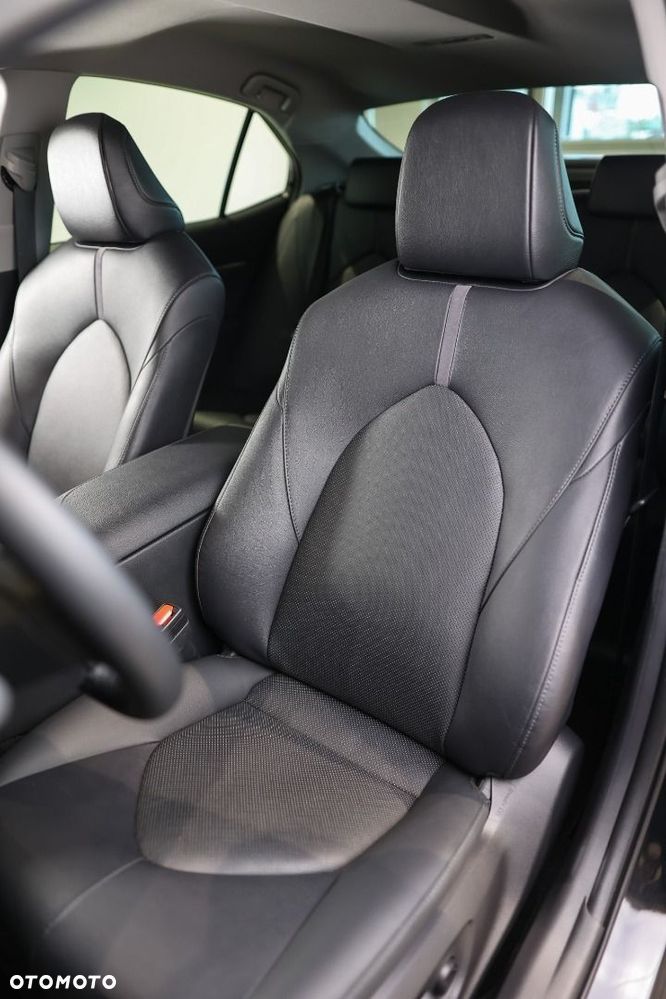 Toyota Camry - 8