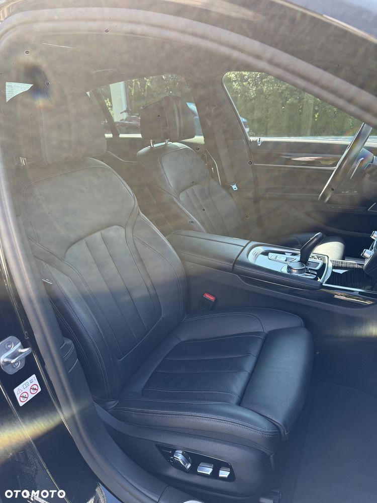 BMW Seria 7 730d xDrive mHEV sport - 35