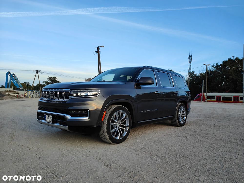 Jeep Grand Wagoneer - 11
