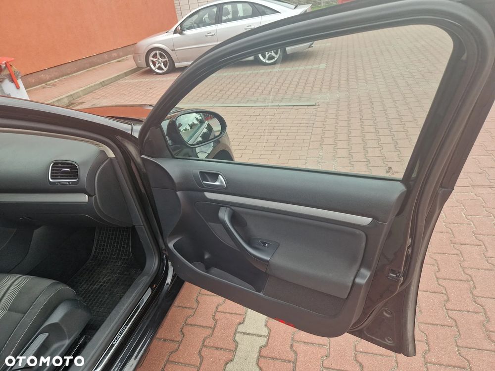 Volkswagen Golf 1.6 TDI DPF MATCH - 14