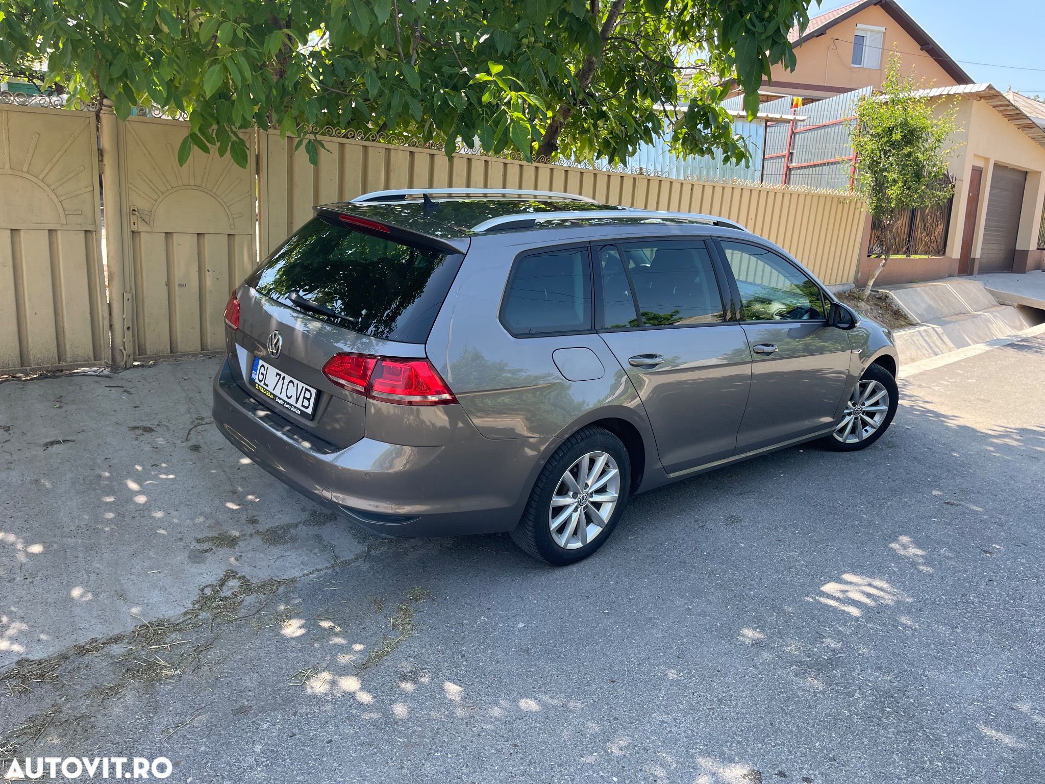 Volkswagen Golf 1.6 TDI BMT Comfortline - 1
