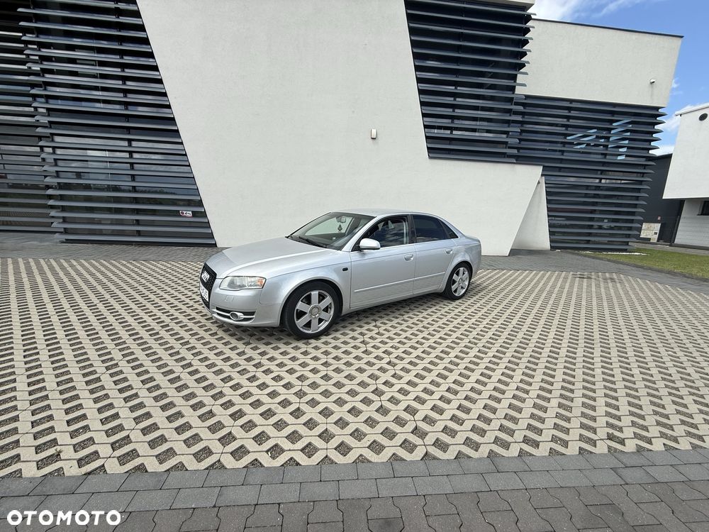 Audi A4 Limousine - 1