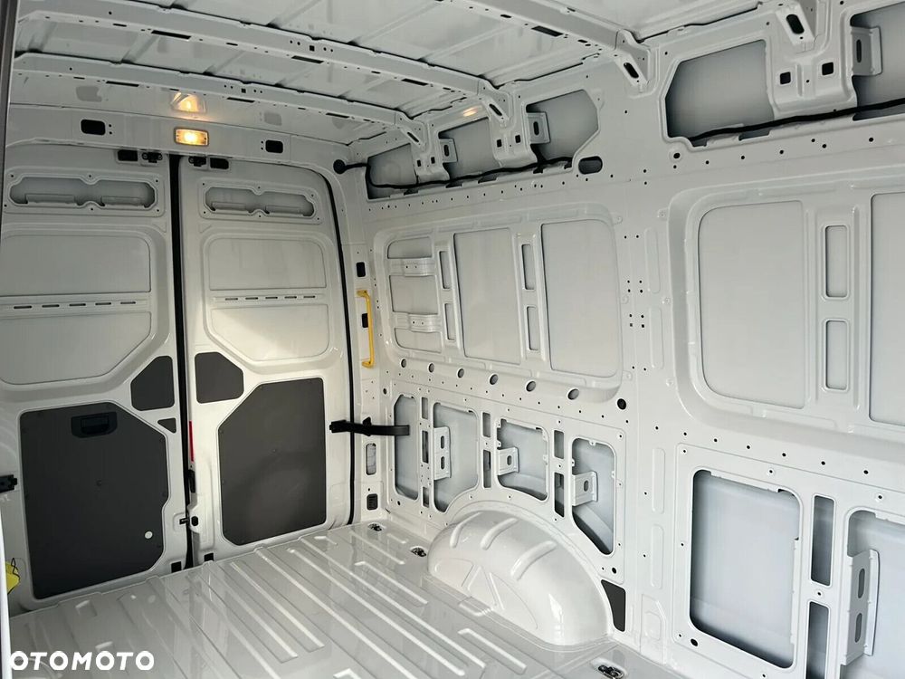 Volkswagen Crafter 35 Furgon L3H3, 2.0TDI 140KM, 3640mm, Wysoki dach - 10