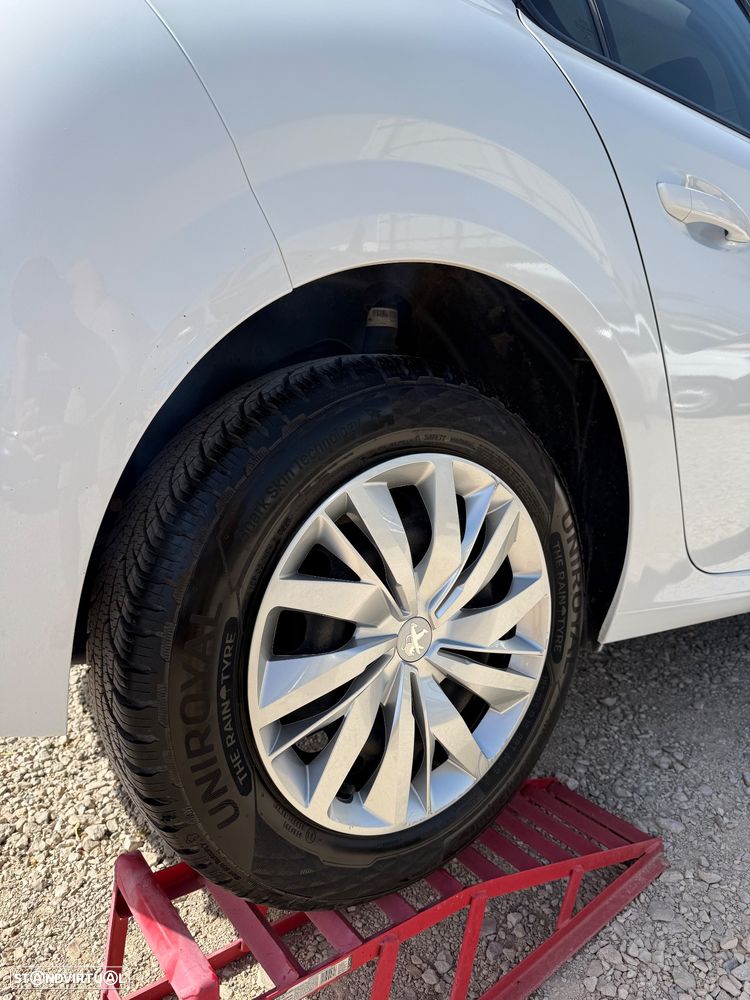 Peugeot 208 1.2 PureTech Active - 7