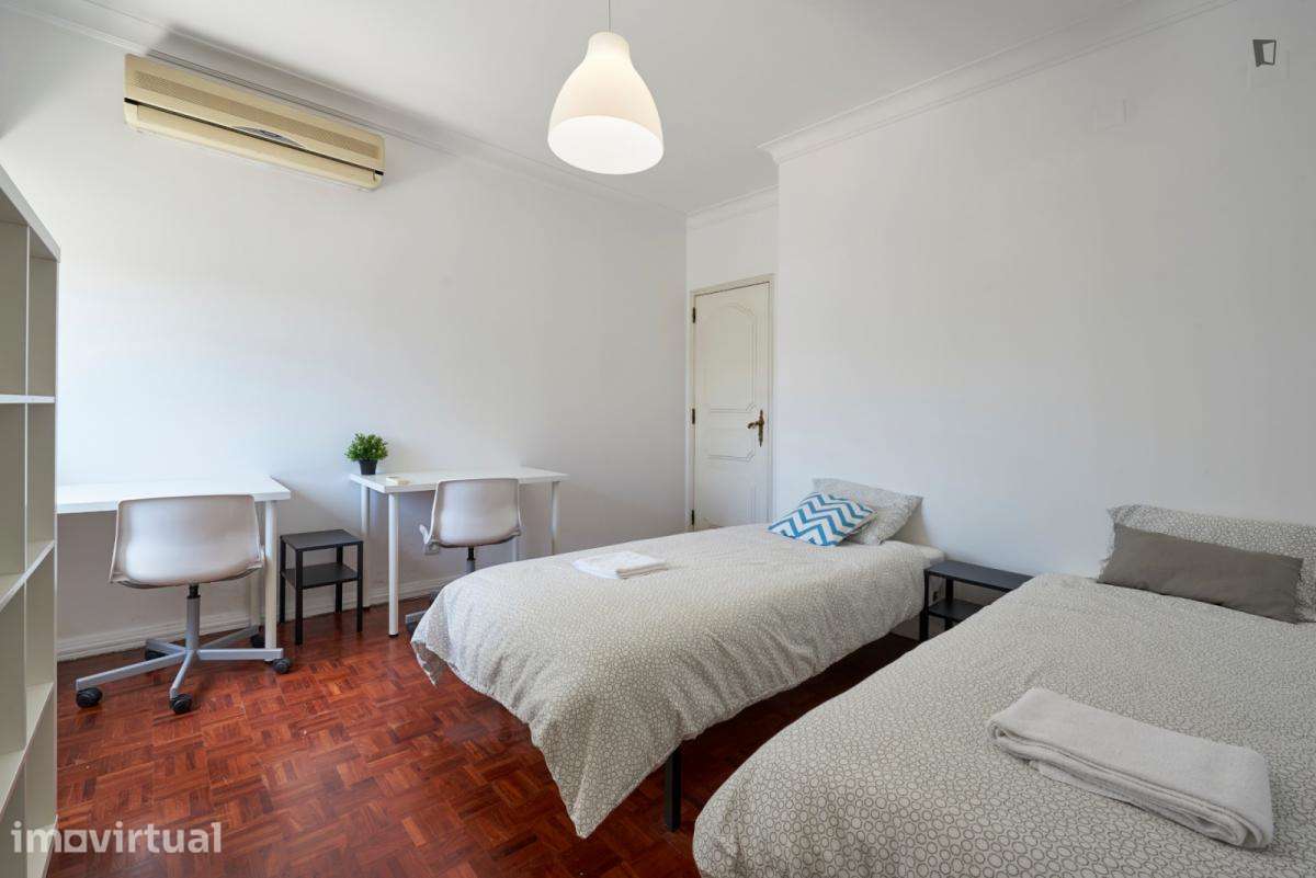 Quarto - localizado em Benfica Lisbon - Grande imagem: 4/38
