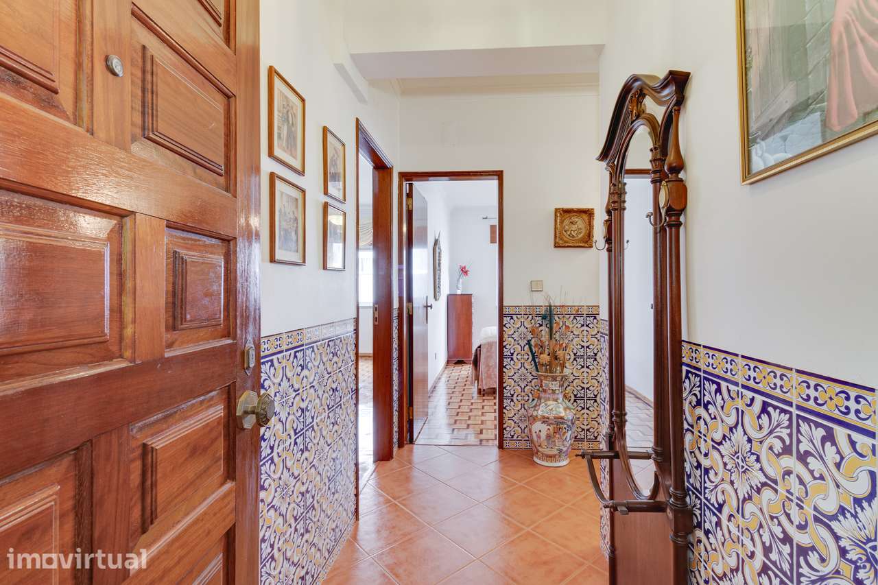 APARTAMENTO T3 | VARANDA FECHADA | ARRECADAÇÃO | SEIXAL - Grande imagem: 2/28