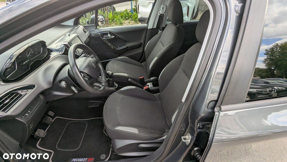 Peugeot 208 - 11