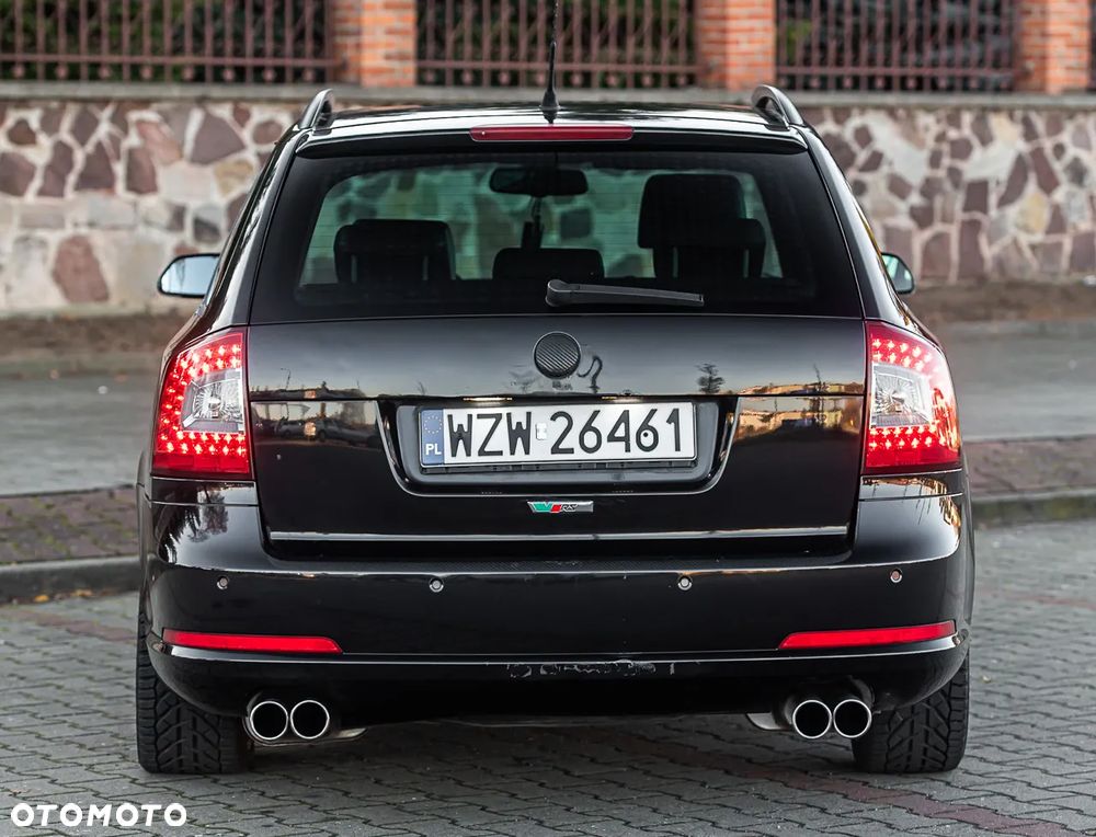 Skoda Octavia Combi 2.0 TDI CR DPF RS - 11