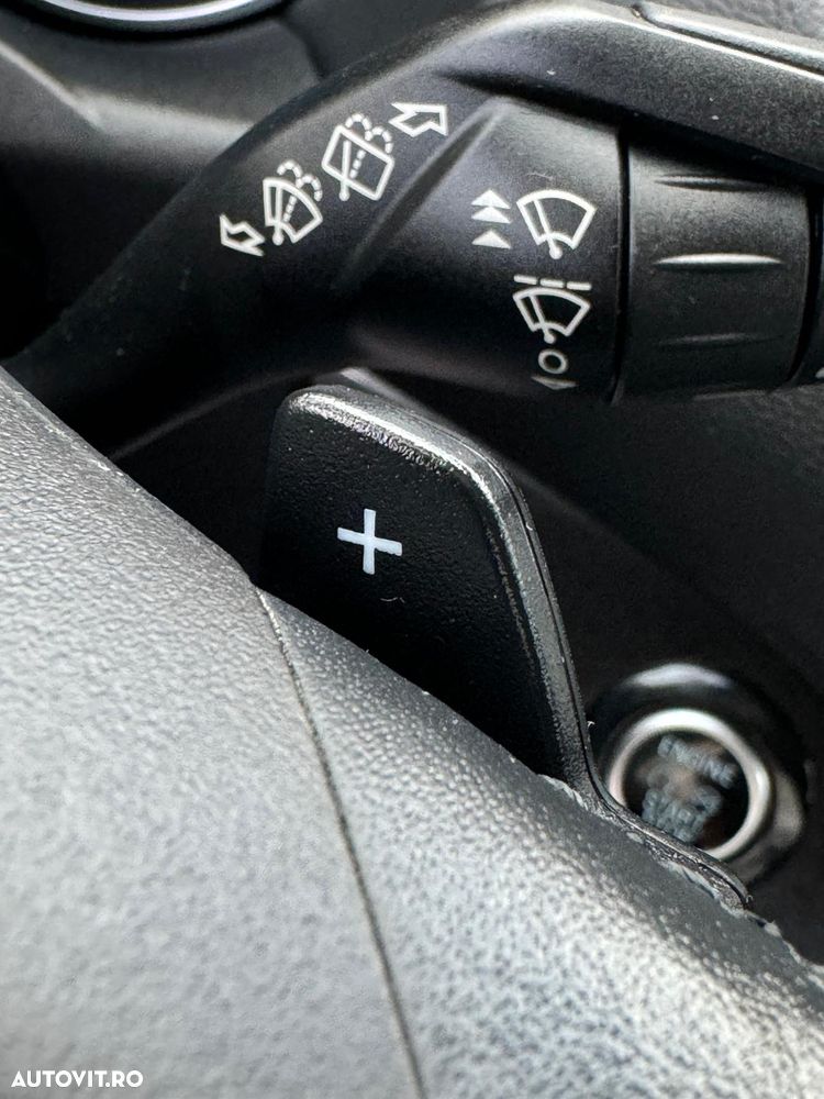 Ford Kuga - 24