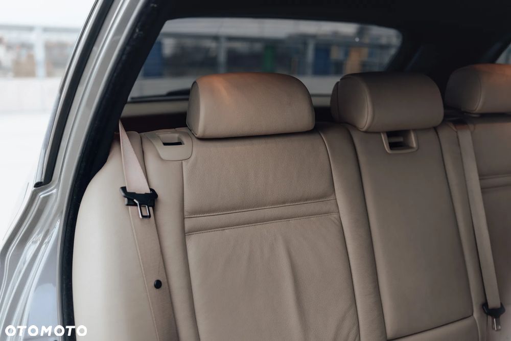 BMW X5 4.8i xDrive - 27