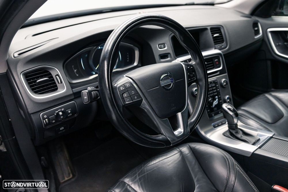 Volvo V60 2.4 D6 Momentum AWD Phev - 26